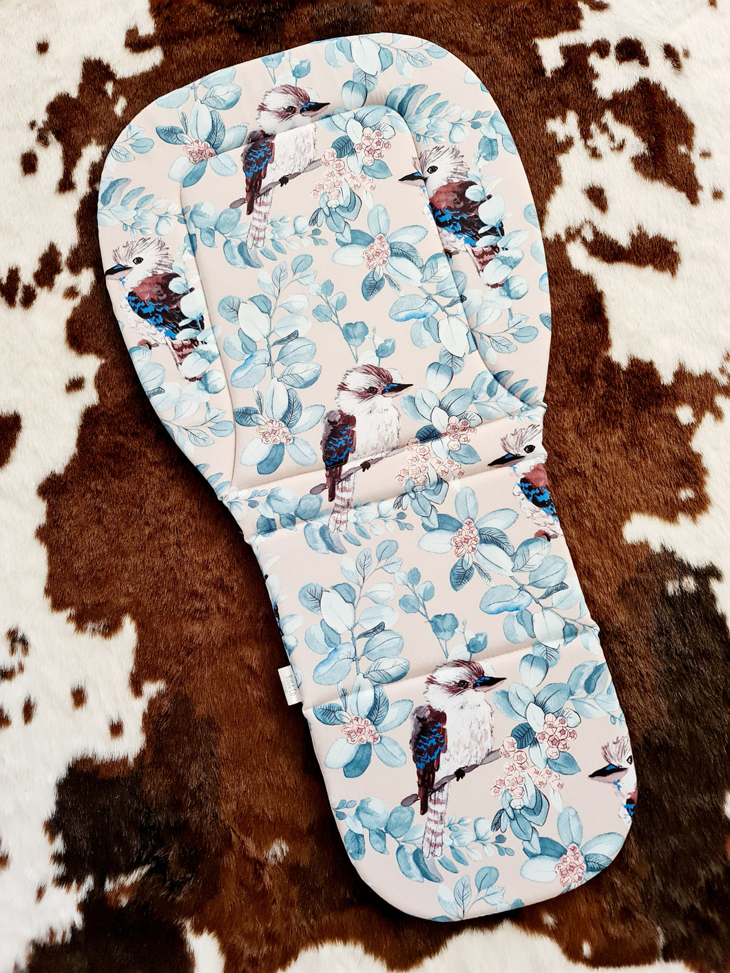 Universal liner: chatting birds